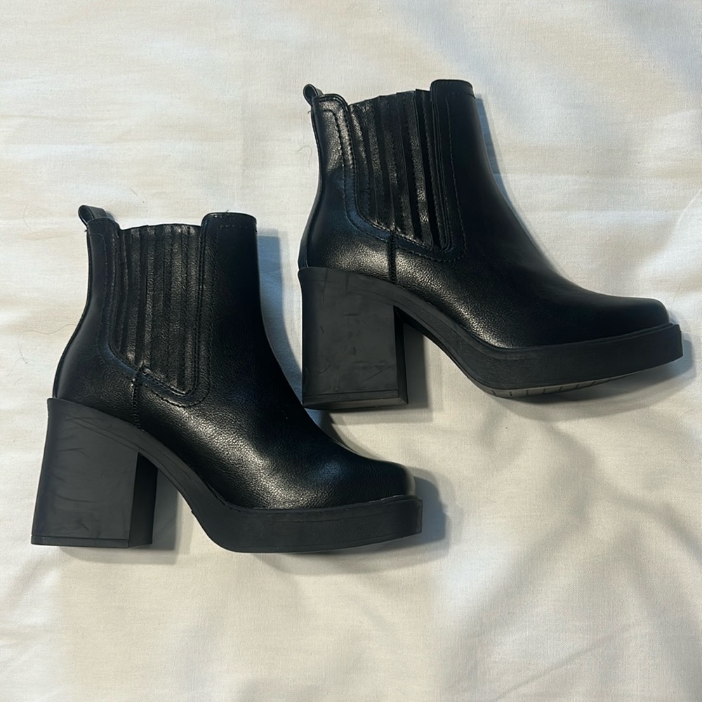 Platform MIA Chelsea Boots
